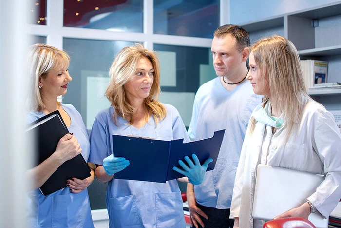 Teambesprechung_136588651-cs_CE_JT.jpg (Bild: © Bojan - stock.adobe.com) Teambesprechung_136588651-cs_CE_JT.jpg (Bild: © Bojan - stock.adobe.com)