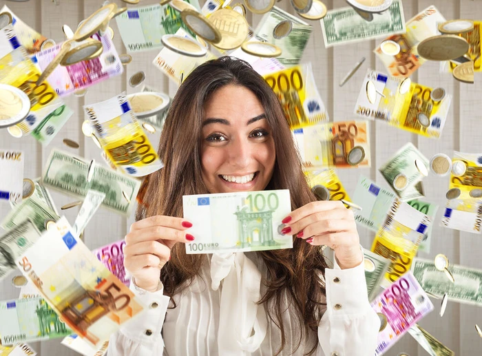 D Frau_Geldschein_121472268-CS.jpg (Bild: &copy;alphaspirit - stock.adobe.com)